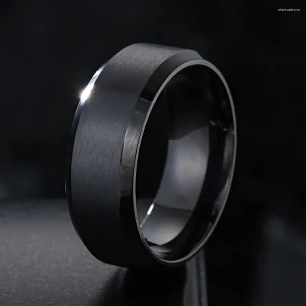 Bagues de cluster 2023 Europe et Amérique Mode Punk Vintage 8mm Couple classique Mâle Noir Bague de mariage en acier inoxydable pour homme Bijoux