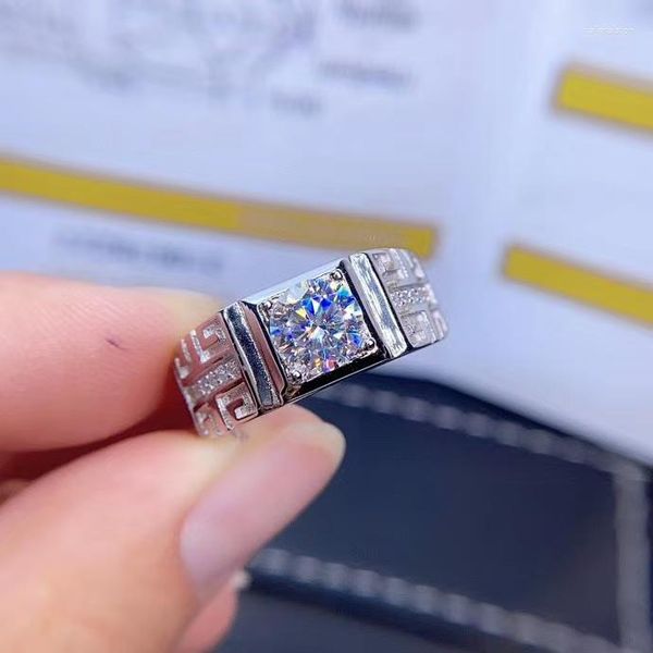 Anillos de racimo 2023 Anillo de moissanita de 1 quilate espumoso exquisito para hombres Regalo de cumpleaños de plata de ley 925 Brillante mejor que el poder fuerte del diamante