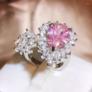 Cluster anneaux 2023 Fashion colored gemme rose zircon exquis anneau féminin ajustement du tempérament de la fête des bijoux d'anniversaire