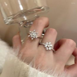 Cluster Ringen 2023 Draaibare Sneeuwvlok Zirkoon Ring Fashion Design Persoonlijkheid Angst Fidget Roterende Vinger Vrouwelijke Sieraden Groothandel