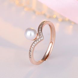 Anillos de racimo 2023 Plata Simple Moda Perla En forma de V Fila fina Diamante Anillo ajustable Temperamento dulce Mujeres Joyería de compromiso