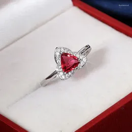 Bagues de cluster 2023 Tendance S925 Sterling Silver Bague en cristal rouge avec pierre de zircon bling pour femmes bijoux de mode cadeau de fiançailles de mariage