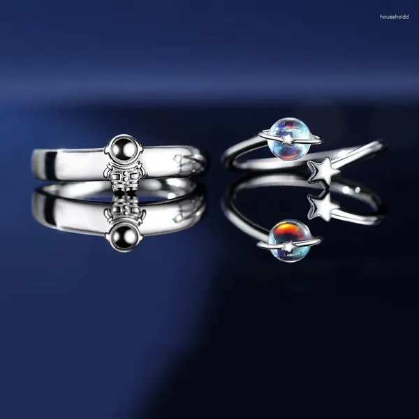 Anillos de racimo 2024 Astronauta Pareja Moda Romántico Planeta Spaceman Metal Ajustable Amantes Anillo para Mujeres Hombres Estudiante Joyería Regalo