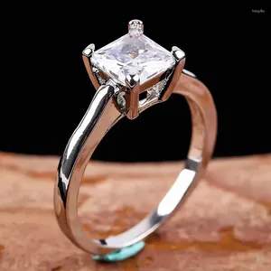 Clusterringen 2024 Classic Silver Color Cubic Zirconia Ring For Women Light Luxury 4 Claw Finger Wedding Engagement Sieraden Geschenken