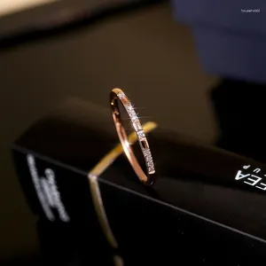 Cluster Ringen 2024 Kleurloos Roestvrij Staal Prachtige Micro Zirconia Pave Ring Real Gold Plating Vinger Voor Meisjes Vrouw