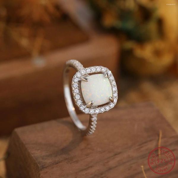 Cluster Anneaux 2024 Creative Design 925 Sterling Silver Square White Opal and Zircon Ring Woman Fashion Gift Jewels haut de gamme polyvalent