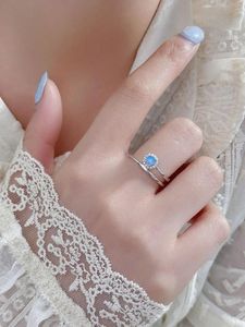 Cluster ringen 2024 Fashion verkopen Creative Round Round Blue Aobao S925 Silver Ring met eenvoudige stenen setting in Europa en Amerika