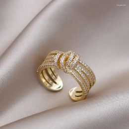 Bagues de cluster 2024 Design coréen Bijoux de mode 14K plaqué or croix nouée zircon anneau ouvert élégant accessoires de travail quotidien pour femmes