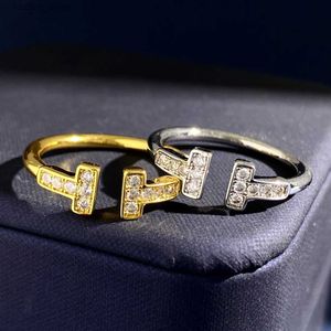 Clusterringen 2024 Nieuw trendmerk Hot jubileum Gift Dames Luxe sieraden Elegant Simple Design Ring L240402