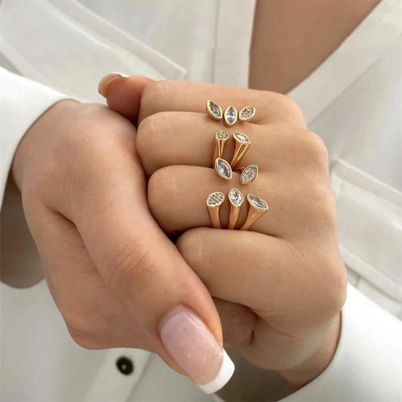 Ringos de cluster 2024 NWE Aço inoxidável 18 K Sol de ouro para mulheres incrustadas em pedra natural em jóias de anel de textura de metal oco