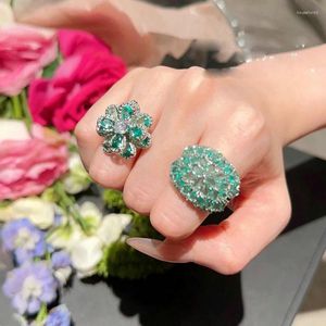 Cluster Ringen 2024 Vrouwen Mojito Groen Handheld Bloem Jewel Ring Met 18K Goudvis Staart Chrysant Zirconia Plating