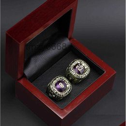 Clusterringen 2pcs 8 24 Bryant Basketball Team Champions Championship Ring met houten kist Sport Souvenir Mannen Fan Gift 2023 Groothandel Dhxwf TGJI