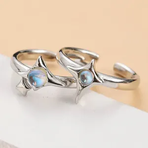 Bagues de cluster 2pcs Punk Silver Couleur Quatre Étoiles Star Bague Moonstone Taille réglable à la main pour les femmes