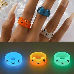 Cluster ringen 3 stks/set glow in the night cartoon kikker voor meisje mode schattige harsen mannen ring dier sieraden goede vrienden