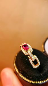 Clusterringen 5109 grc Solid 18K Gold Nature 0.53ct Red Ruby Gemstones Diamonds Dames Fijne sieraden Presenteert de zestiene vermaning