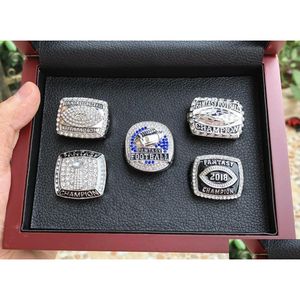 Anneaux de cluster 5pcs Fantasy Football Team Champions Championnat Bague avec coffret en bois Souvenir Hommes Fan Cadeau Drop Livraison Bijoux r Dhnco