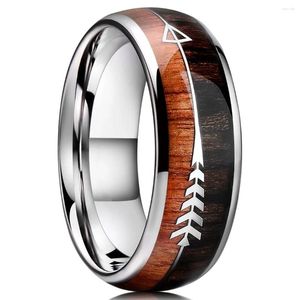 Bagues de cluster 8mm Bandes de mariage en carbure de tungstène pour hommes femmes Nature Koa Wood Arrow Inlay Bague de fiançailles Boho Bijoux en acier inoxydable