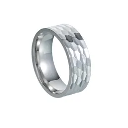 Bagues de cluster 8mm de largeur en option plaqué or irrégulier motif de marteau aléatoire femme homme unisexe bague en acier inoxydable