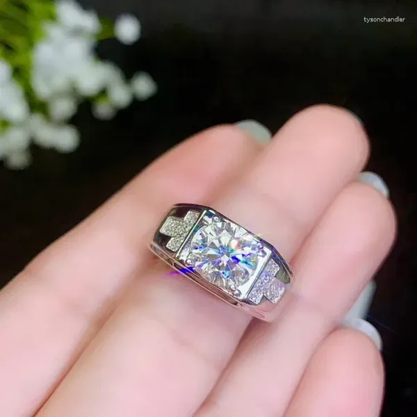 Bagues de cluster Bague en argent 925 Moissanite pour hommes Style classique Les pierres précieuses du monde Beau feu. Le prix est raisonnable. Entier