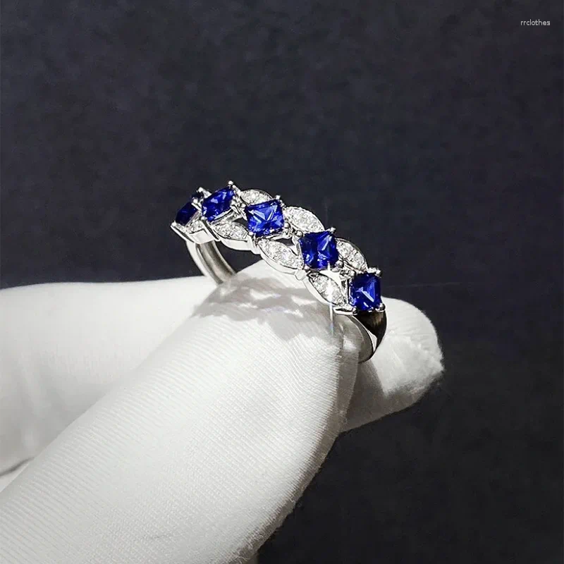 Clusterringe 925 Silber Noble Blue Diamonds Künstlicher Saphirring für den täglichen Austausch und eine großartige Style -Einstellung