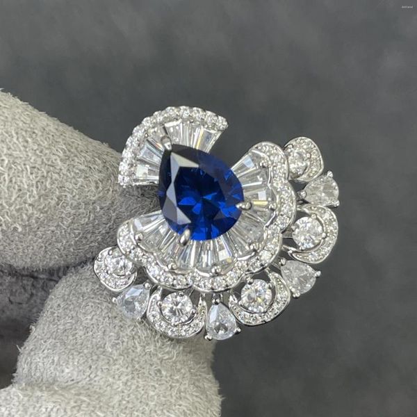 Bagues de cluster Bague en or plaqué argent 925 à haute teneur en carbone Diamant Royal Blue / Série de jupes pour filles T-Square Track Set Blue Treasure