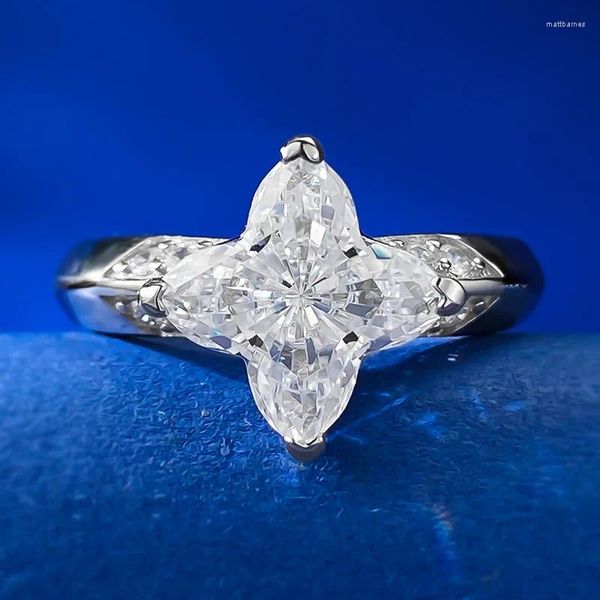 Anillos de racimo 925 Plata Cuadrángulo Irregular Anillo de diamante de alto carbono para joyería de mano de mujer al por mayor en Europa y América