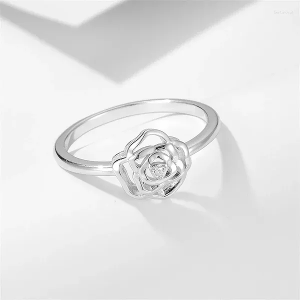 Bagues de cluster 925 Sterling Silver Camellia Flower Bague pour femmes Plaqué K Gold Bijoux de mode Cadeau expédié dans les 72 heures