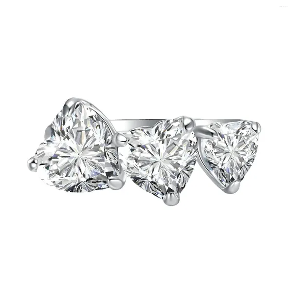 Cluster anneaux 925 Coup coeur en argent sterling créé Moissanite Gemstone Wedding Engagement Femme Femme Ring Fine Jewelry Wholesale