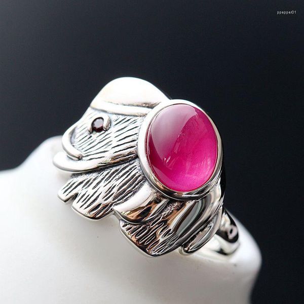 Bague en argent sterling 925 avec l'ouverture de l'éléphant en corindon rouge thaï reconstituant les anciennes manières est offerte