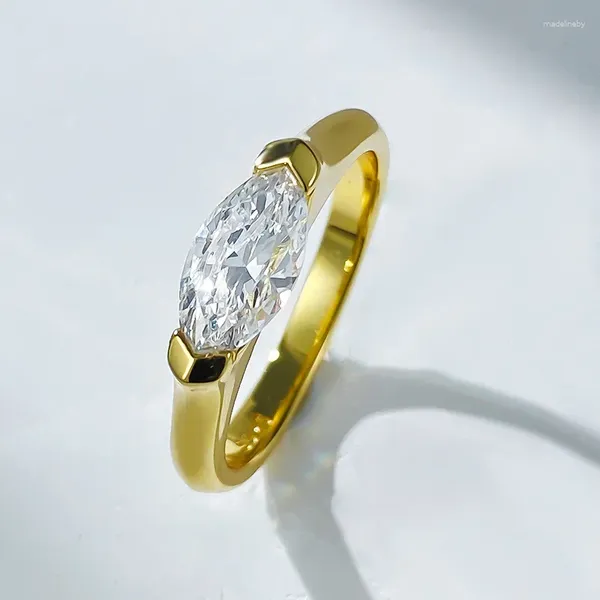 Cluster anneaux apaison 925 Silver Silver ovale High Carbon Diamond pour femmes Fine bijoux fille bague doigt de mariage Gold