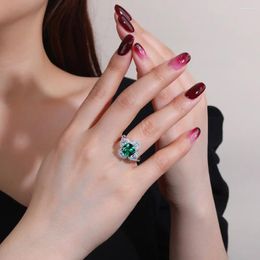 Anillos de racimo Llegada anillo de plata esterlina Industria pesada Petal Girth Diamond Design Cultivate Emerald Zircon Jewelry S925