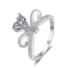 Bagues de cluster AZ815-J Lefei Mode Luxe À La Mode Classique Blanc Moissanite 1ct Coeur Couronne Bague Pour Femmes S925 Argent Parti Bijoux Charme