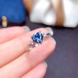 Clusterringen Mooi 1.0ct hartvormige blauwe Mosan Diamond Ring S925 Sterling Silver For Women's Engagement