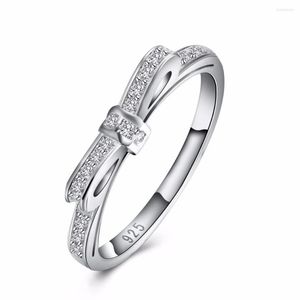 Cluster Ringen Mooie Retre Ring CZ Zirkoon Kristal Strikje Mooie Mode Bruiloft Zilveren Kleur Vrouwen Lady Sieraden R992