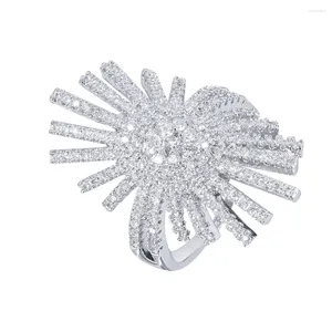 Anneaux de cluster Bettyue Arrivée Style de luxe Noble Zircon cubique Bague pour femmes filles fête de mariage exquis ornement brillant cadeau