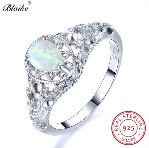 Cluster Anneaux Blaike 100 Real 925 Sterling Silver White Fire Opal pour les femmes Vintage Hollow Drop Drop Birthstone Ring Fine Jewelr9158940