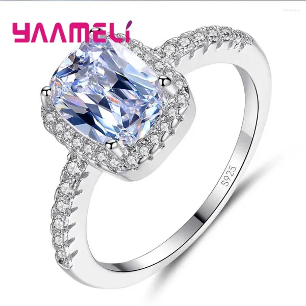 Bagues de cluster Marque Europe et États-Unis Bague Modèles féminins Crystal Princess Square Zircon Accessoires Bijoux En gros