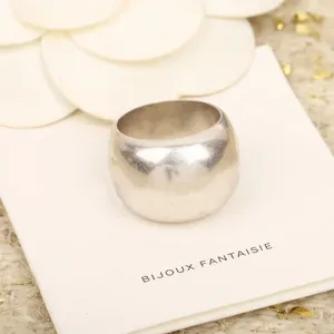 Cluster anneaux marque vintage pour les femmes du concepteur de bijoux de luxe en cuivre de haute qualité.