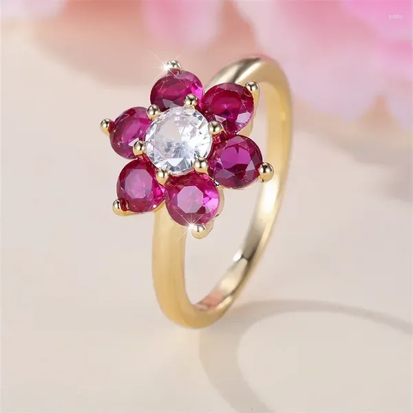 Cluster anneaux Charme Cherry Flower for Women Rose Red Stone Cocktail Bagues de mariage Antique Gold Color CZ Party de fiançailles