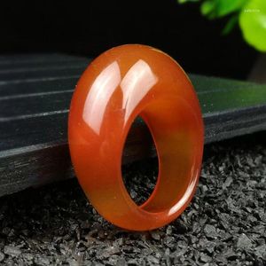 Anneaux de cluster chinois naturel vert calcédoine sculpté à la main bague mode bijoux à la mode simple femme agate fabricants en gros