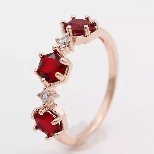 Bagues de cluster Classic 585 Purple Gold Single Row Hexagonal Ruby pour femmes Plaqué 14K Rose Charme exquis Bijoux de fiançailles rouge