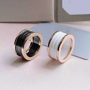 Cluster ringen klassiek design S925 Sterling Silver Black and White Ceramic Ring for Women and Men Paren Fashion Luxury Brand Jewelry T240524