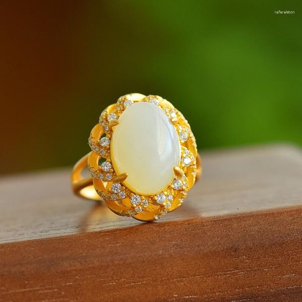 Anillos de racimo Classic Elegant for Women Natural y White Jade Crystal Flower Anillo de compromiso de oro Antiguo regalo de joyería