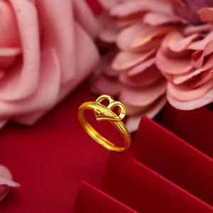 Cluster Rings Classic Heart Shaped Gold Rose Ring voor Dames Bruiloft Engagement Sieraden Exquisite Opening 14K Jaar Gift Vrouw