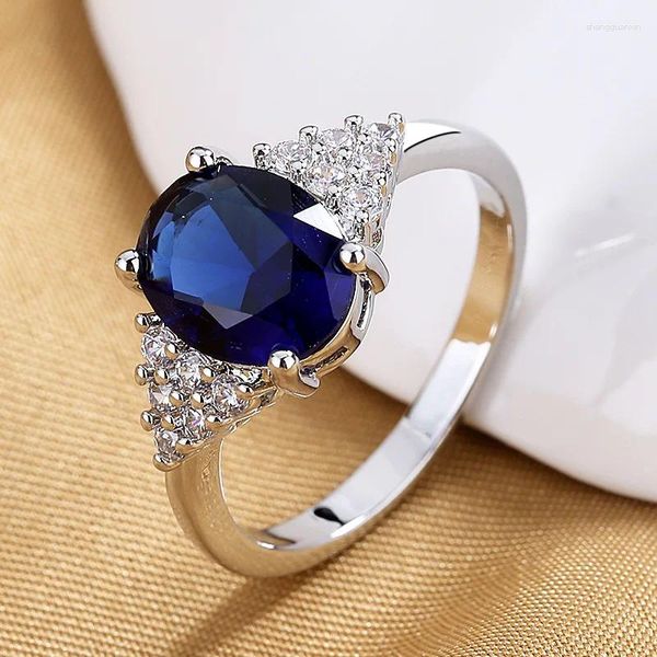 Bagues de cluster Classic Royal Blue Stone Ovale Zircon Bandes de mariage Argent Couleur Femme Promesse Engagement pour les femmes Party Bijoux en vrac CZ