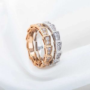 Cluster ringen klassieke S925 Sterling Silver Full Diamond Snake Bone Ring voor dames prachtige mode luxe merk sieraden feest cadeau T240524