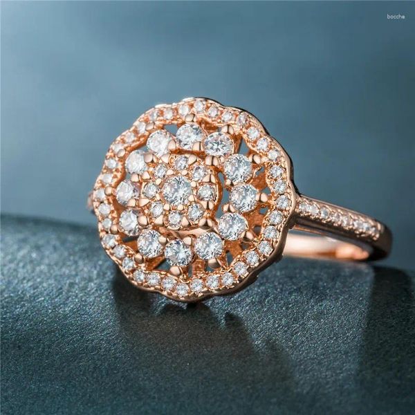 Anillos de clúster creative hueco out anillo de flores de lujo Cóctel de lujo Mujeres Four Seasons All-Match Charm Jewelry al por mayor