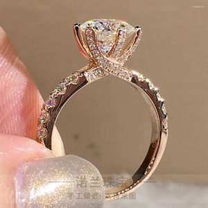 Cluster ringen aangepaste solide 18K Rose Gold vrouwen ring Moissanite diamanten 5 ronde omhelzing bruiloft partij betrokkenheid verjaardag