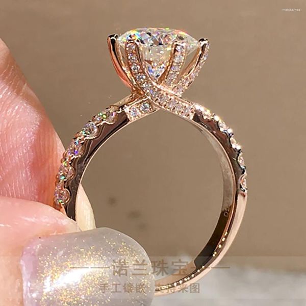 Bagues de cluster Custom Solide 18K Rose Gold Femmes Bague Moissanite Diamants 5 Round Embrace Mariage Engagement Anniversaire