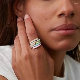 Cluster anneaux mignon arc-en-ciel émail coloré pave ajusté zircone cubique avec couleur plaquée or pour femmes bijoux de mode anillos mujer